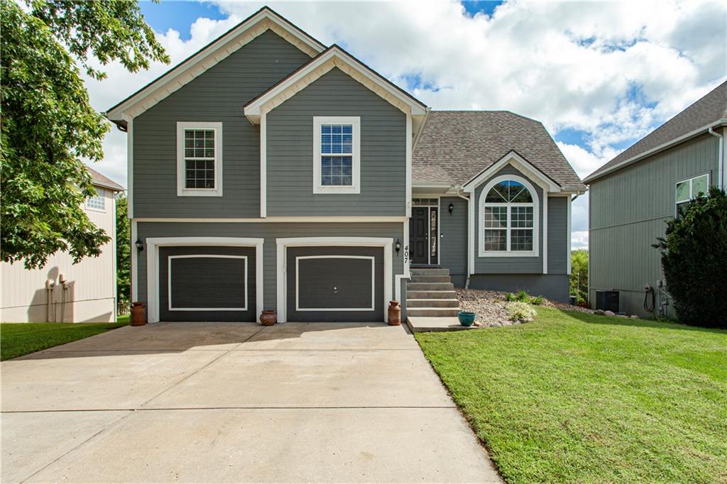Photo of 407 KILLARNEY Lane Smithville MO 64089