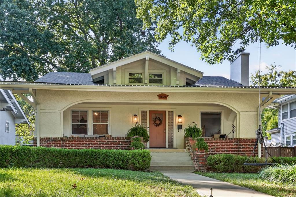 Photo of 5828 Oak Street Kansas City MO 64113