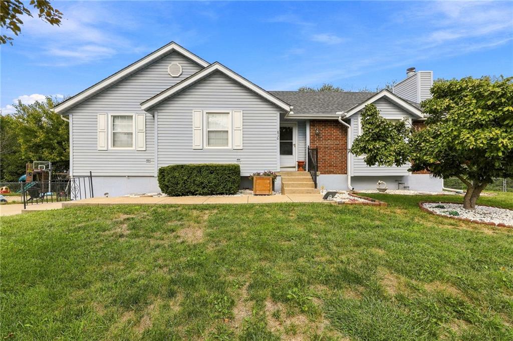 Photo of 816 SE 16th Street Oak Grove MO 64075