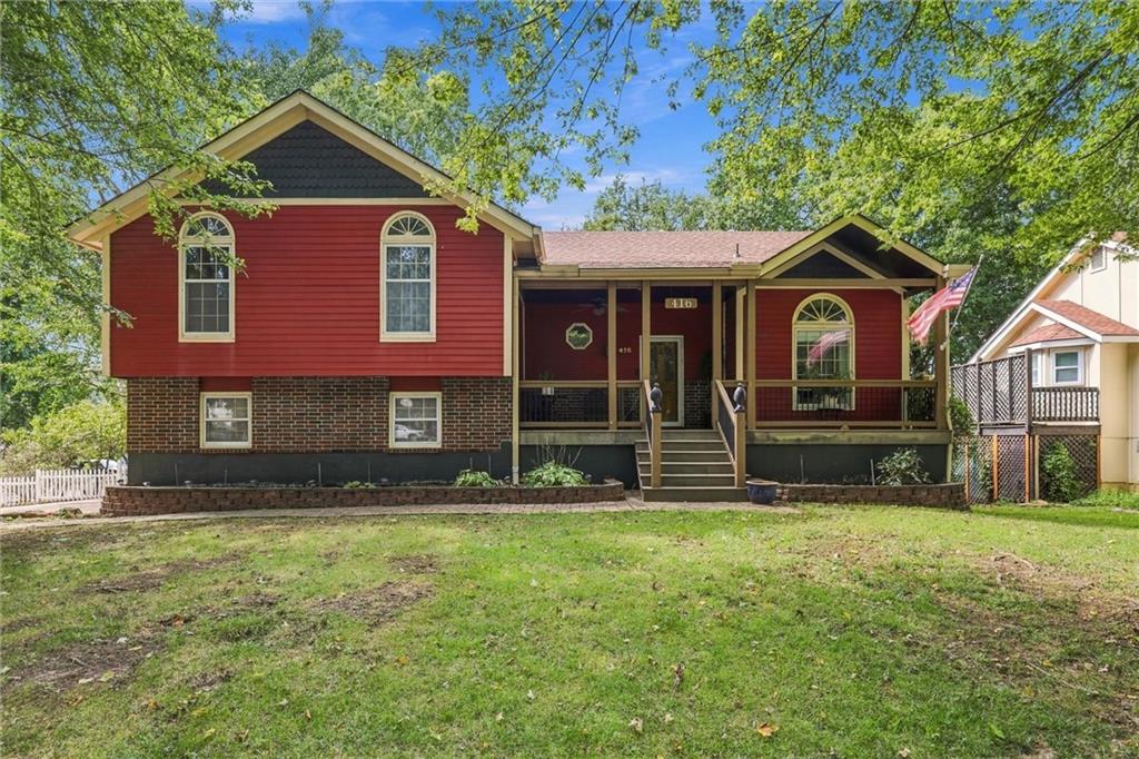 Photo of 416 SE Brownfield Drive Lee's Summit MO 64063