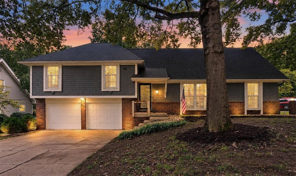 Photo of 1001 Wyckwood Drive Liberty MO 64068
