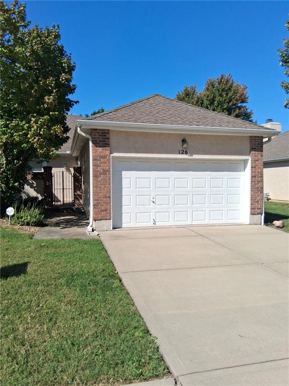 Photo of 126 SW Hillcrest Lane Lee's Summit MO 64063