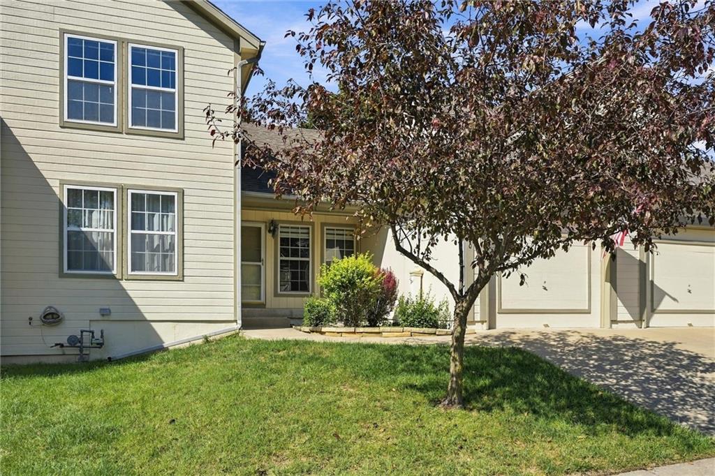 Photo of 8310 N Barclay Circle Kansas City MO 64118