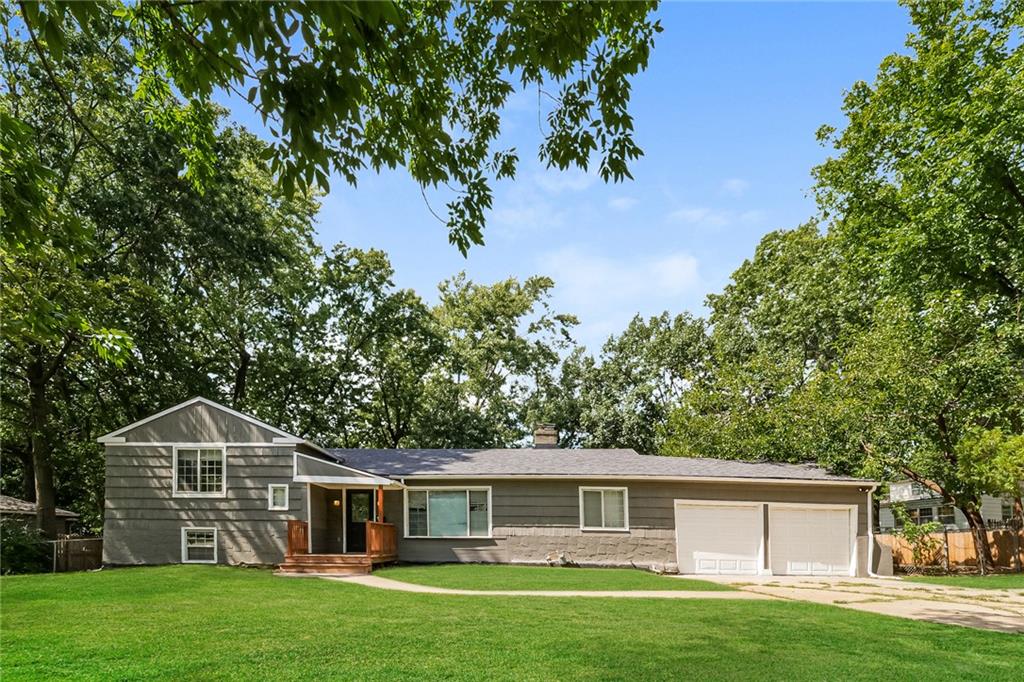 Photo of 7606 Ward Parkway Kansas City MO 64114
