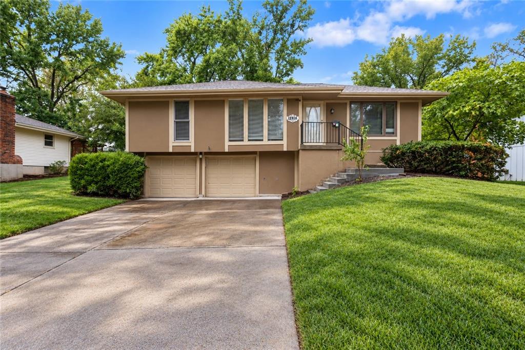 Photo of 12816 WINCHESTER Avenue Grandview MO 64030