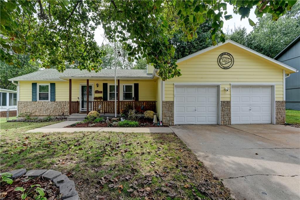 Photo of 1823 NE Mckee Lane Lee's Summit MO 64086