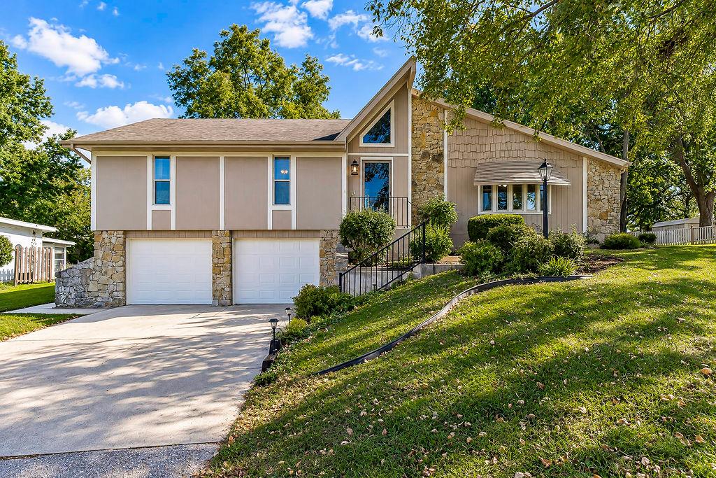 Photo of 212 L Street Lake Lotawana MO 64086