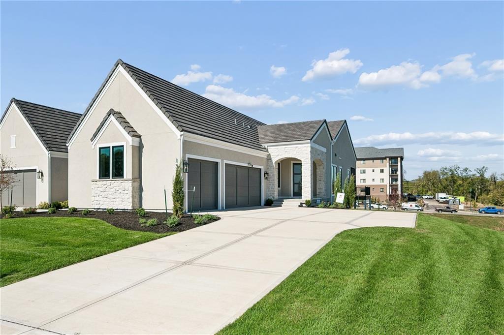 Photo of 13727 Pembroke Lane Leawood KS 66224