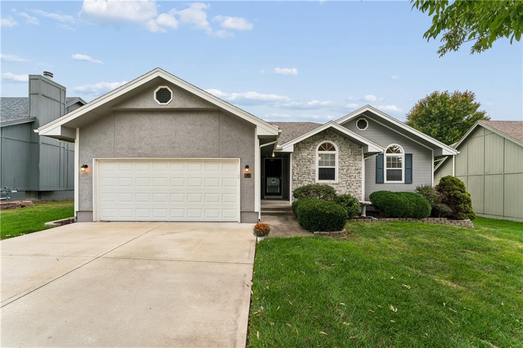 Photo of 809 NE Aaron Drive Lee's Summit MO 64086