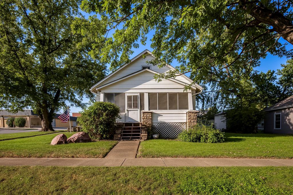 Photo of 501 E 5th Street Tonganoxie KS 66086