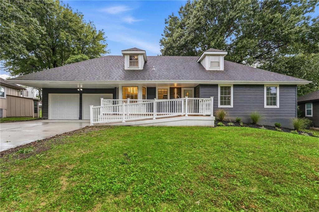 Photo of 609 SW Elwood Drive Lee's Summit MO 64081