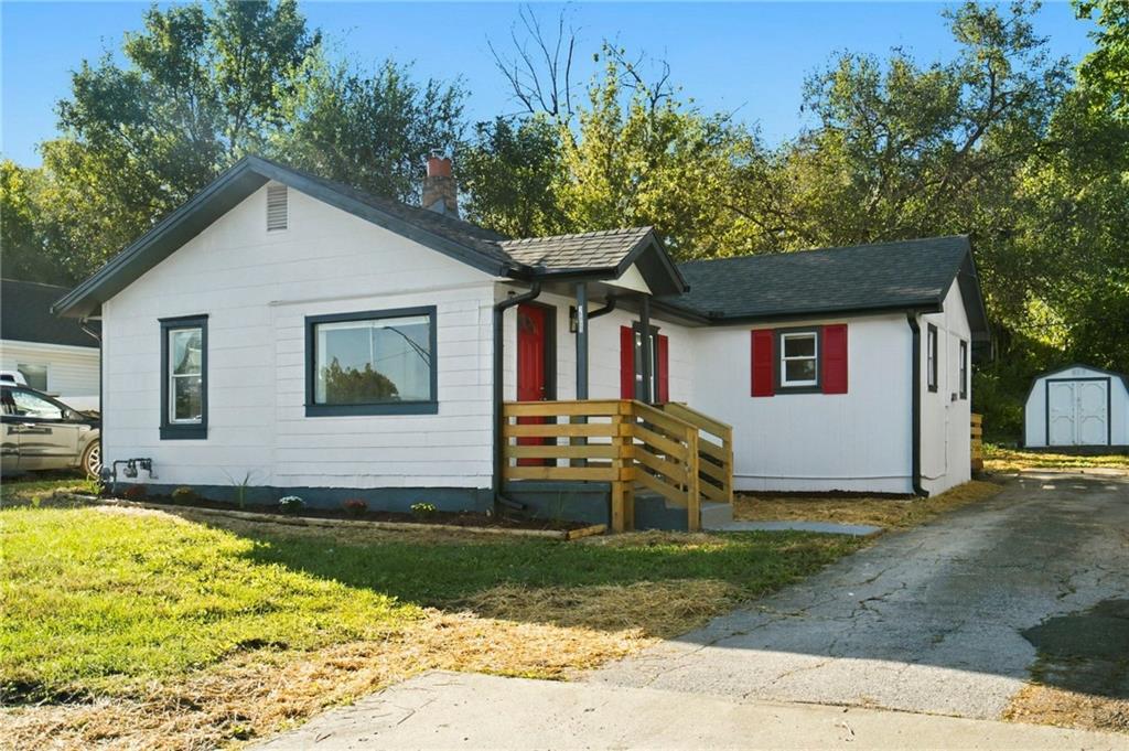 Photo of 15023 E Truman Road Independence MO 64050