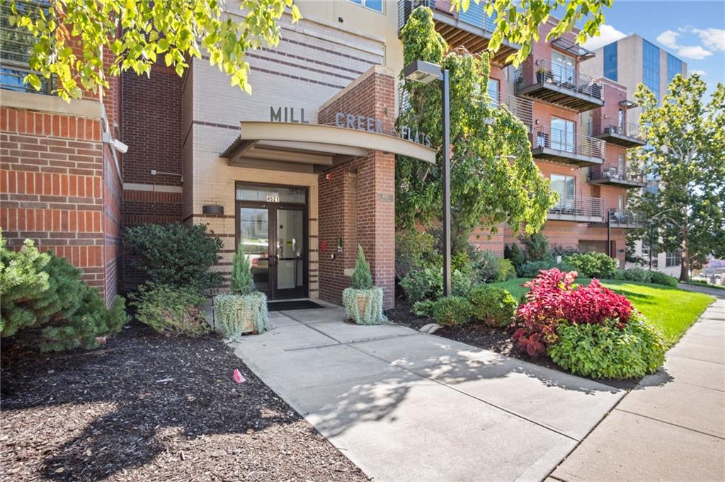Photo of 4521 Wornall Road #201 Kansas City MO 64111