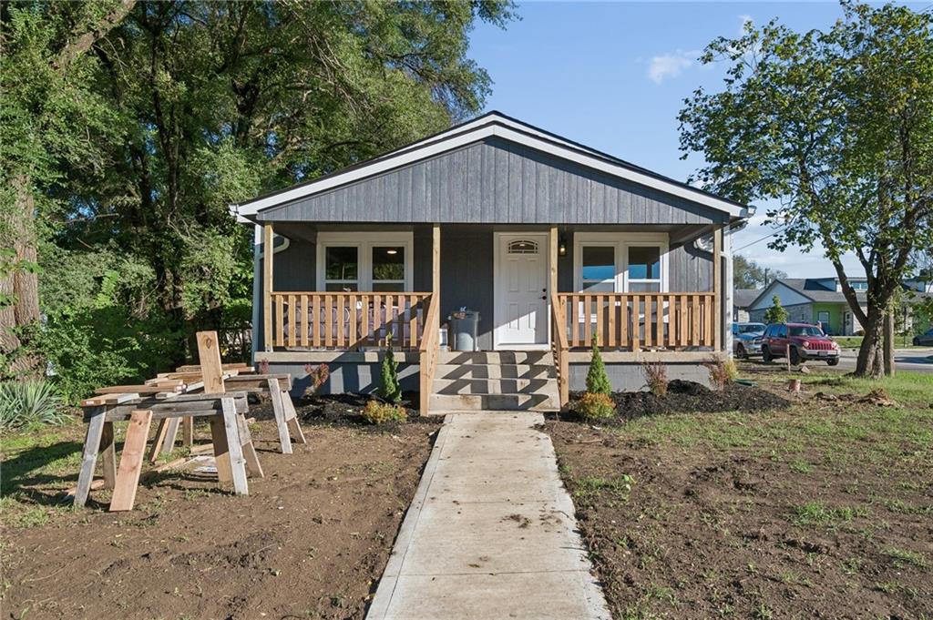 Photo of 139 E 3rd Street Tonganoxie KS 66086