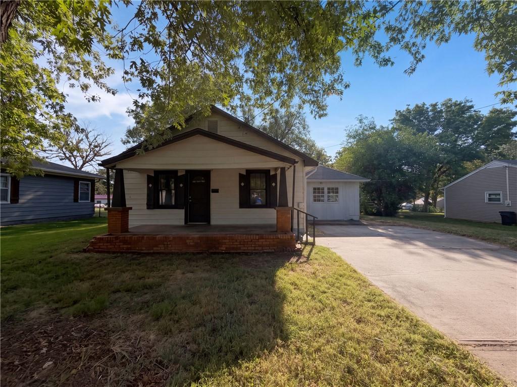 Photo of 801 N Delaware Street Butler MO 64730