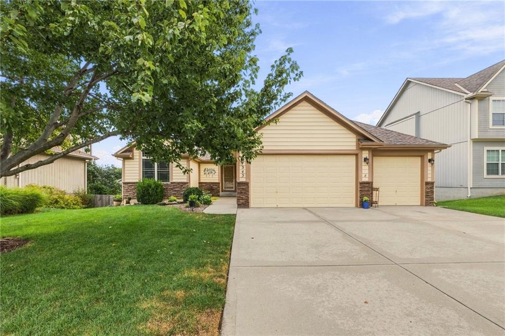 Photo of 343 SE WOOD Lane Lee's Summit MO 64063