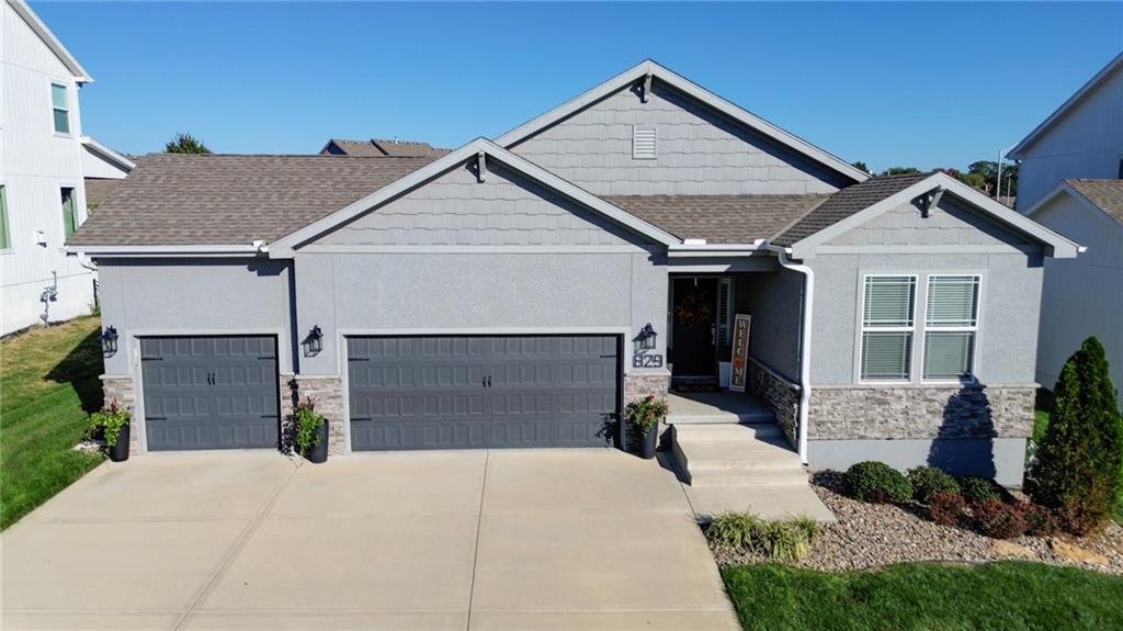 Photo of 829 SW Haverford Road Lee's Summit MO 64081