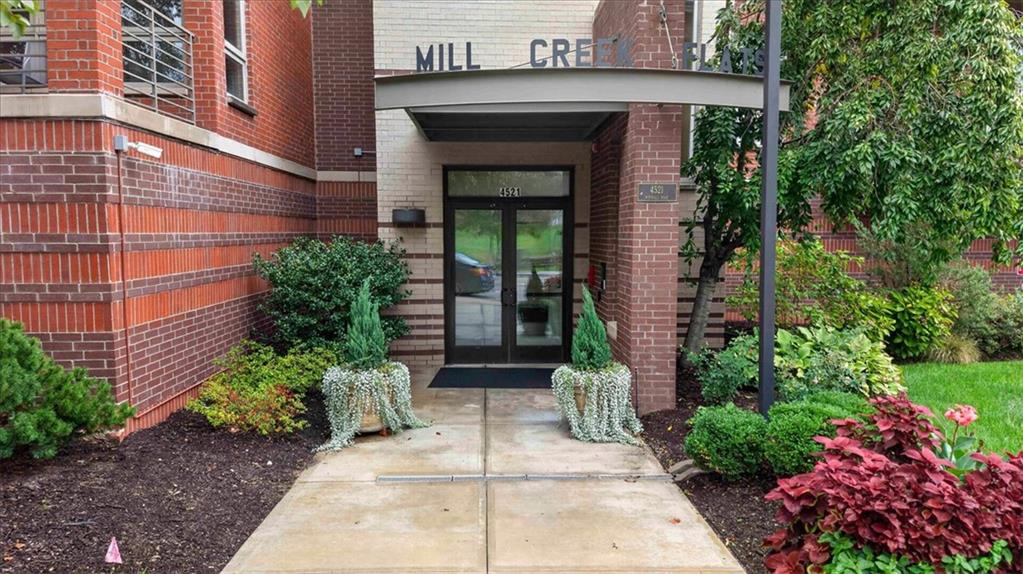 Photo of 4521 Wornall Road #106 Kansas City MO 64111