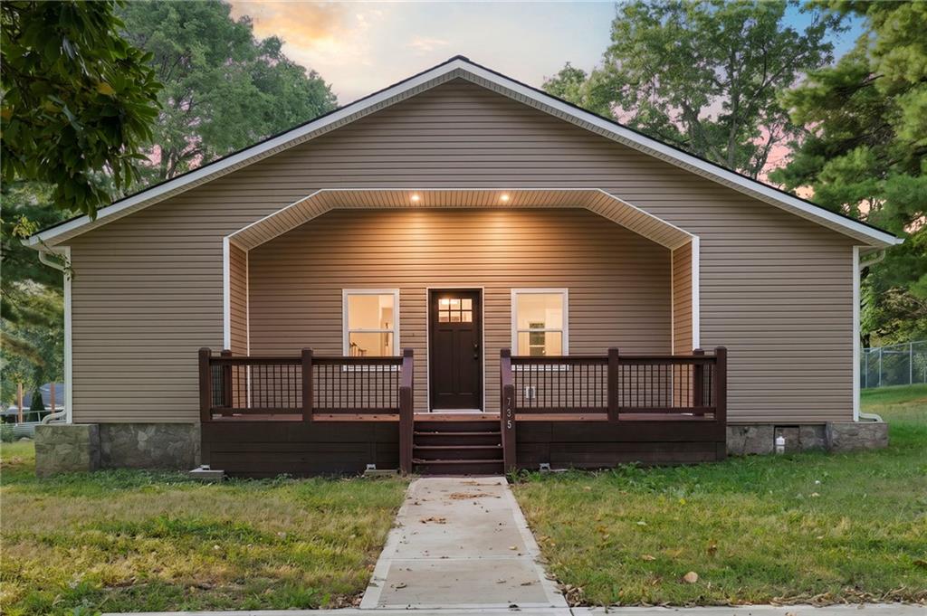 Photo of 735 E Devon Street Independence MO 64055