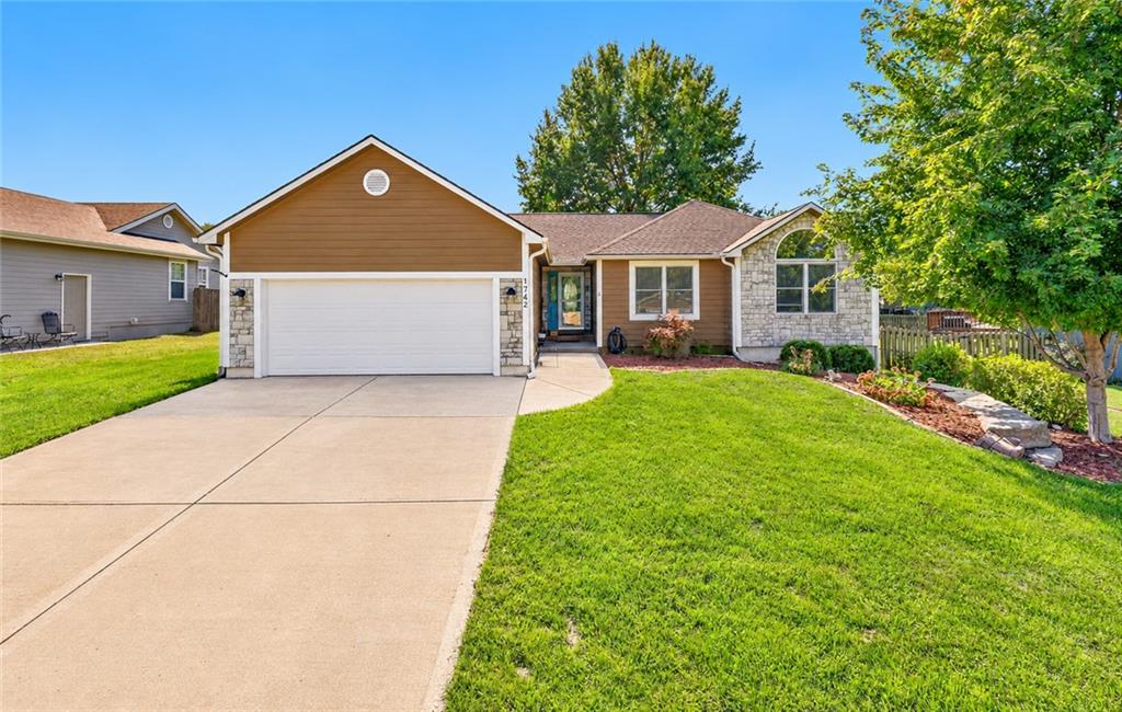 Photo of 1742 Finch Drive Tonganoxie KS 66086