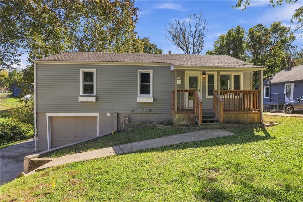Photo of 5523 N Poe Street Kansas City MO 64119