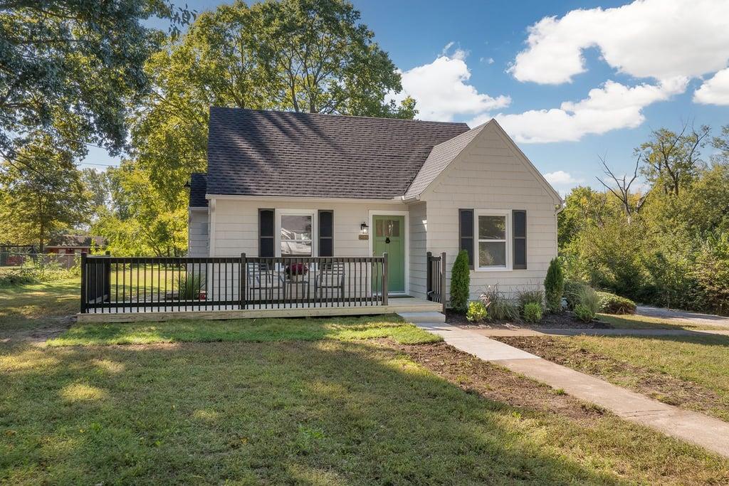 Photo of 1105 NE Maple Drive Kansas City MO 64118