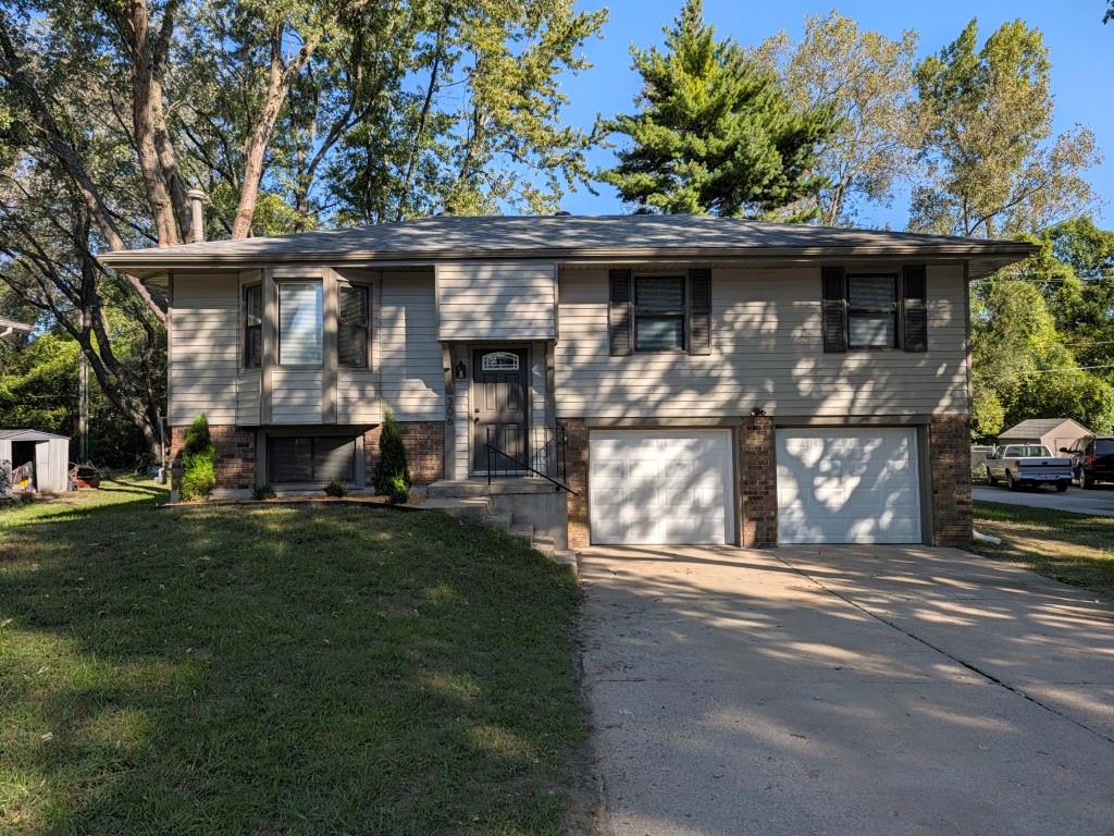 Photo of 306 SE 21st Street Oak Grove MO 64075