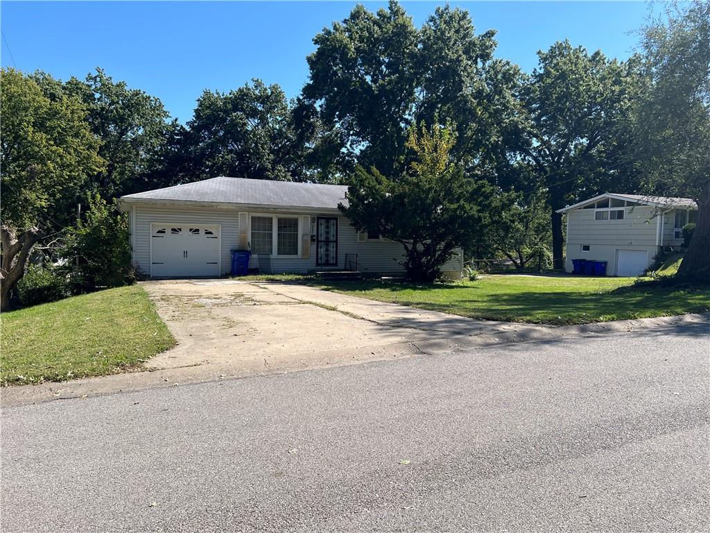 Photo of 6001 N Michigan Place Gladstone MO 64118