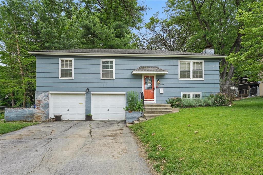 Photo of 10202 Moody Park Drive Overland Park KS 66212