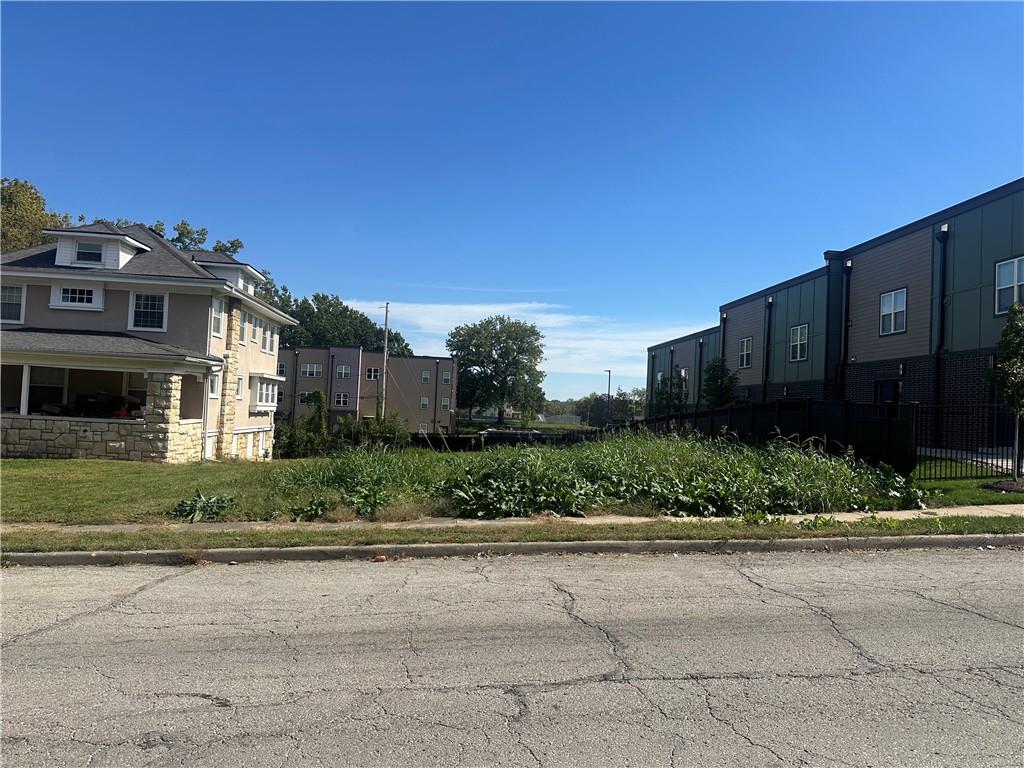 Photo of 2737 Forest Avenue Kansas City MO 64109