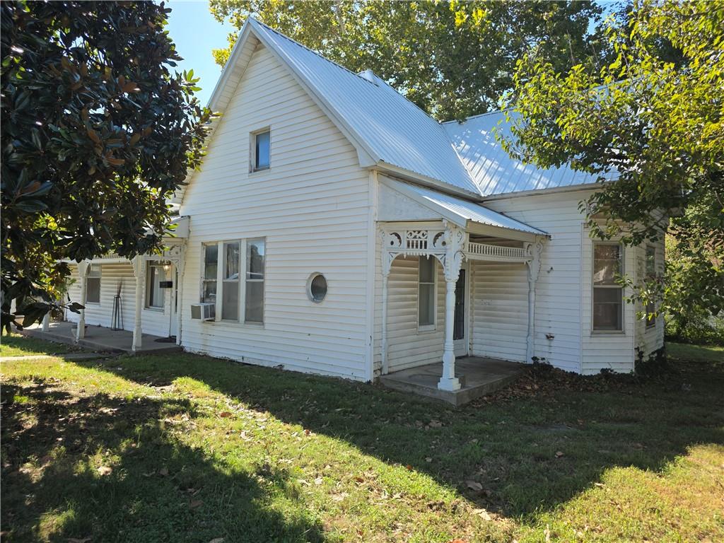 Photo of 114 W Joe Davis Street El Dorado Springs MO 64744