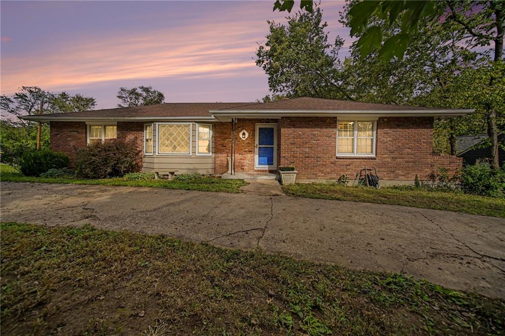 Photo of 302 NE Northcrest Drive Kansas City MO 64116