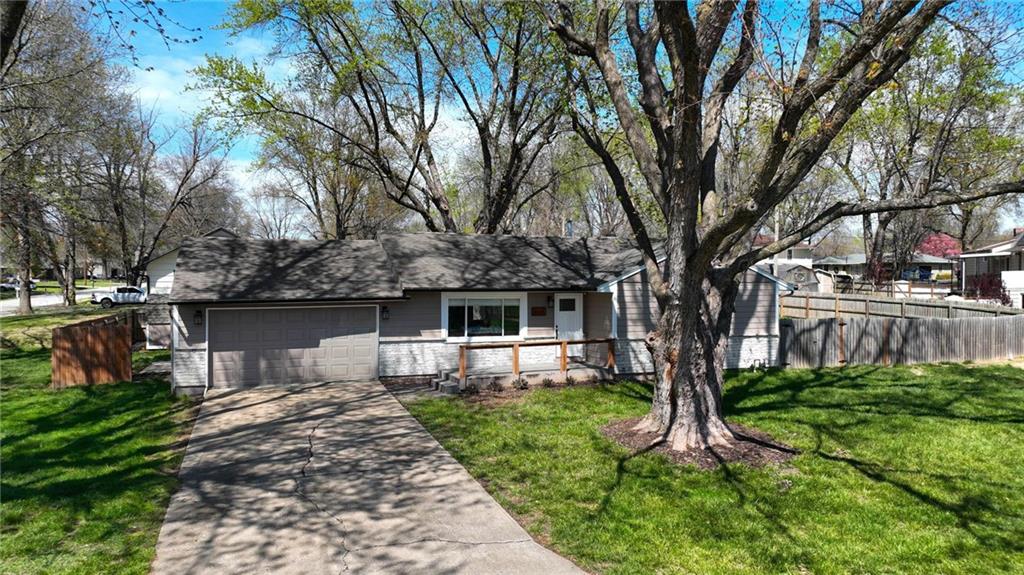 Photo of 1604 Ridgeway Dr Drive Greenwood MO 64034