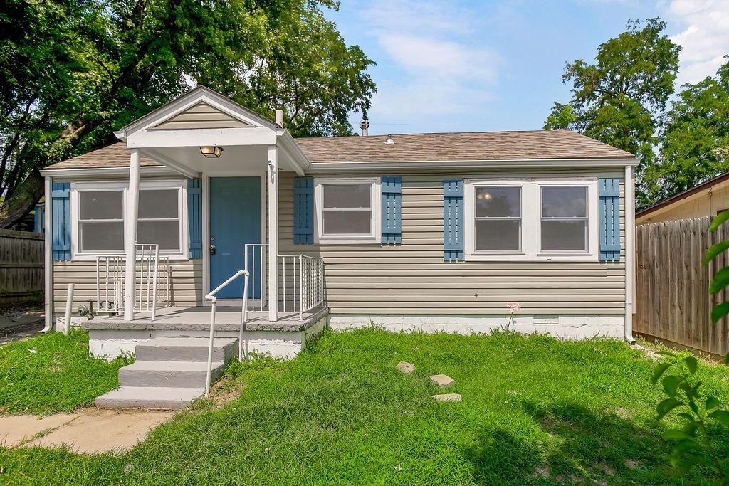 Photo of 10522 E 6th Street Independence MO 64053