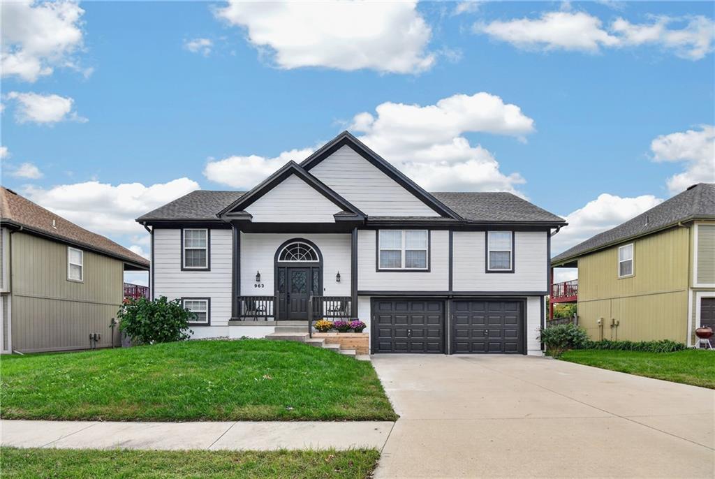 Photo of 963 NW Dogwood Drive Grain Valley MO 64029