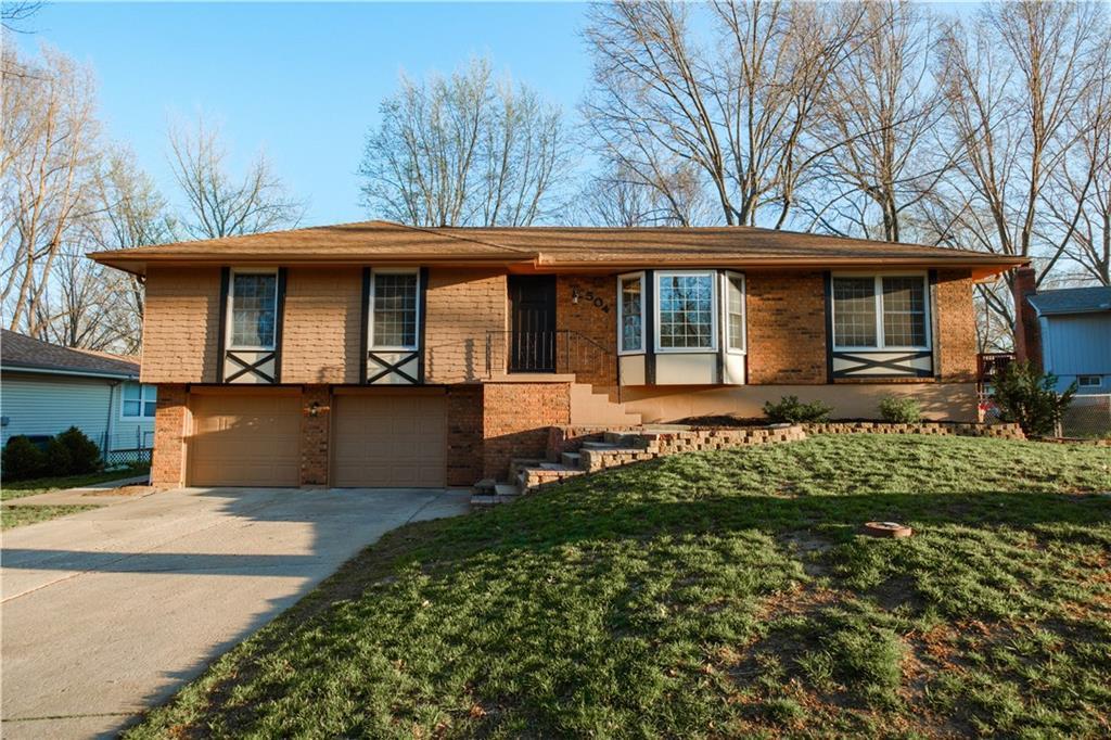 Photo of 504 Johnston Drive Blue Springs MO 64014