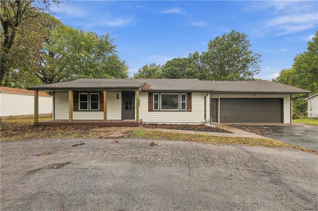 Photo of 702 SW Locust Street Oak Grove MO 64075