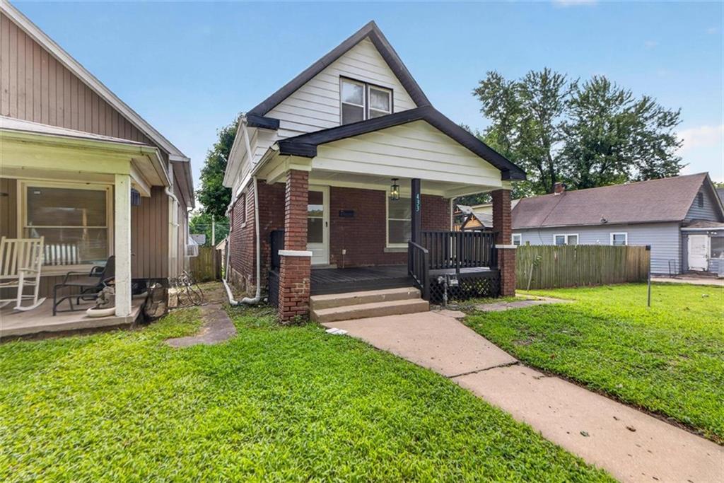 Photo of 433 OAKLEY Avenue Kansas City MO 64123