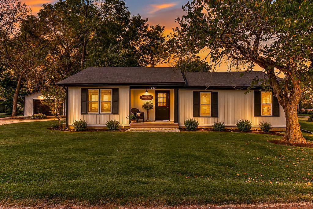 Photo of 203 N Pennsylvania Avenue East Lynne MO 64743