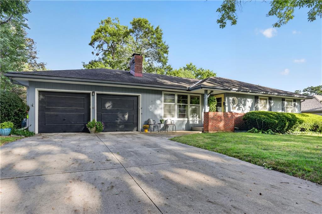 Photo of 5019 Pawnee Drive Roeland Park KS 66205
