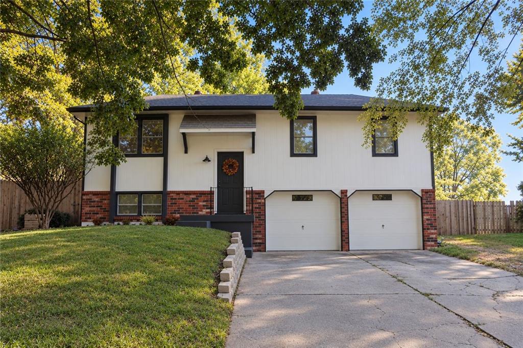 Photo of 305 Concord Circle Grain Valley MO 64029
