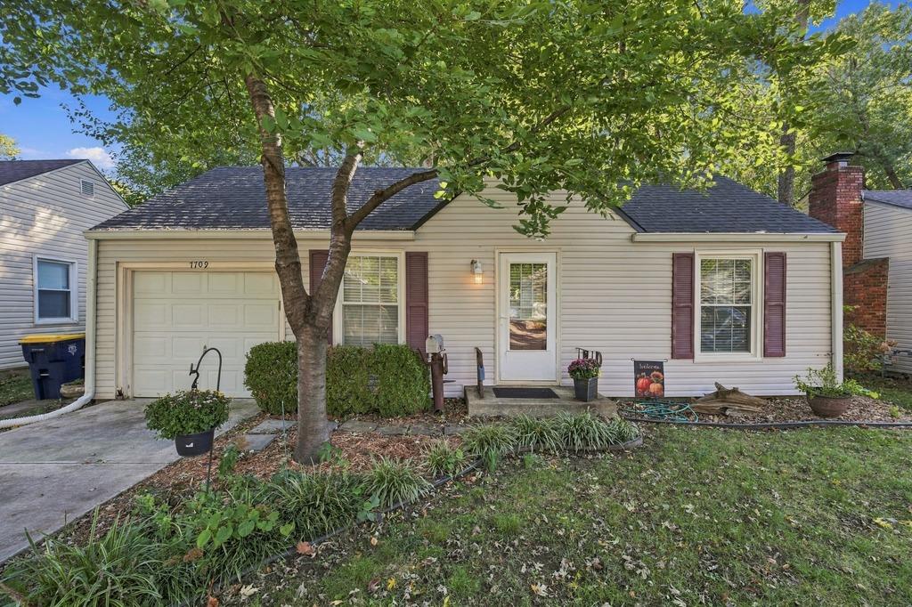 Photo of 7709 Oak Street Kansas City MO 64114
