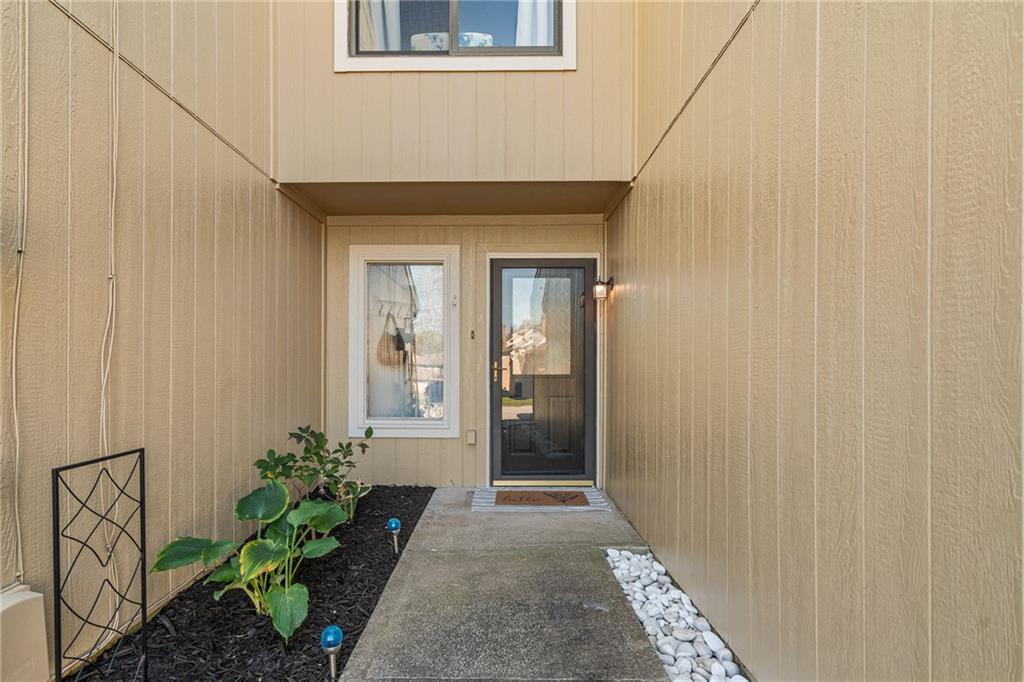Photo of 12439 Charlotte Street Kansas City MO 64146