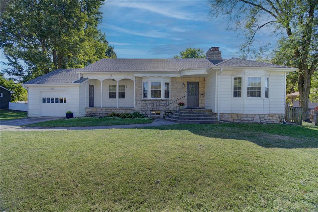 Photo of 207 SW 3rd Street Lee's Summit MO 64063