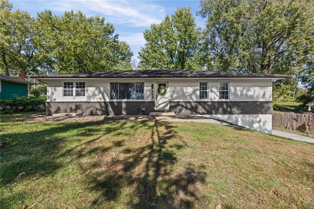 Photo of 806 Howard Lane Liberty MO 64068
