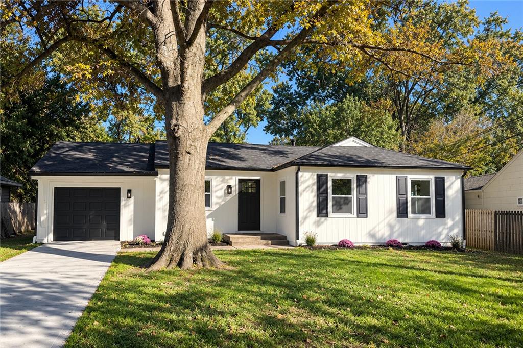 Photo of 7907 Reinhardt Lane Prairie Village KS 66204