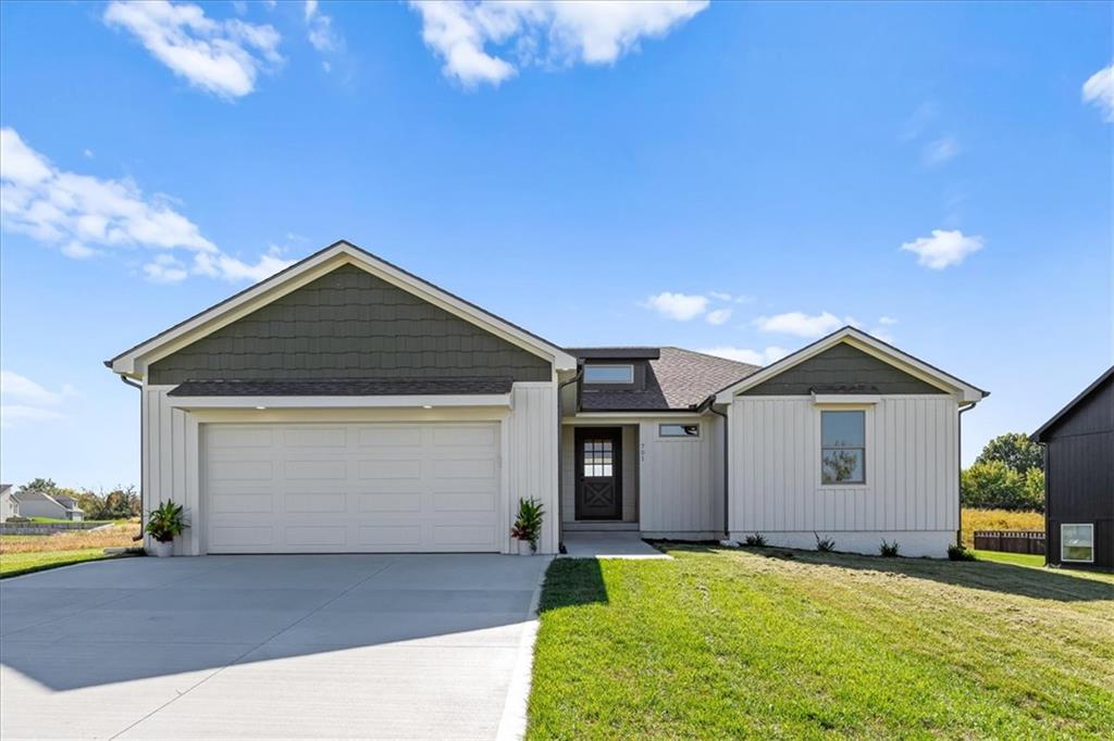 Photo of 701 SE 21st Street Oak Grove MO 64075