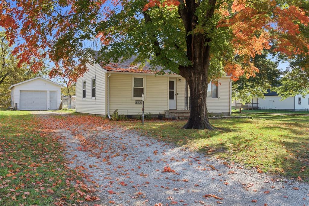 Photo of 827 Main Street Wellsville KS 66092
