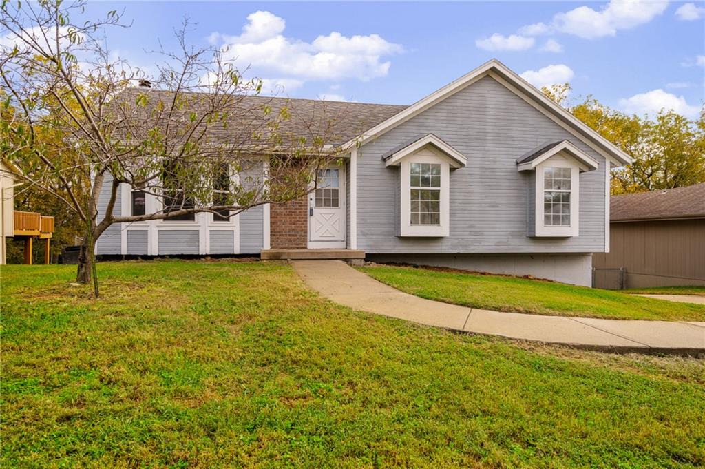Photo of 913 NE Barnes Drive Lee's Summit MO 64086