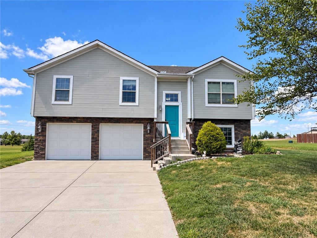 Photo of 18308 Rock Ridge Street Smithville MO 64089